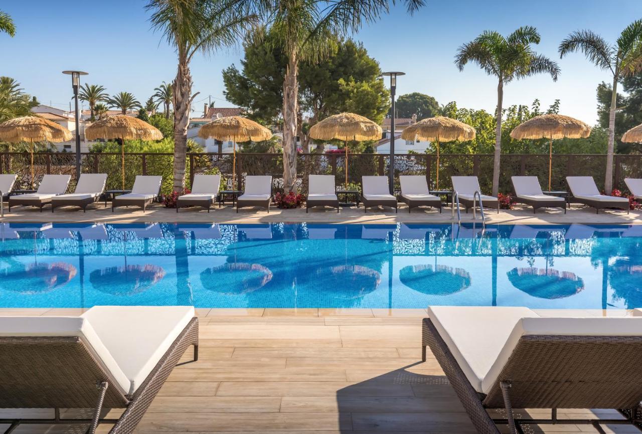 Barcelo La Nucia Hills Hotel Exterior foto The swimming pool at the hotel