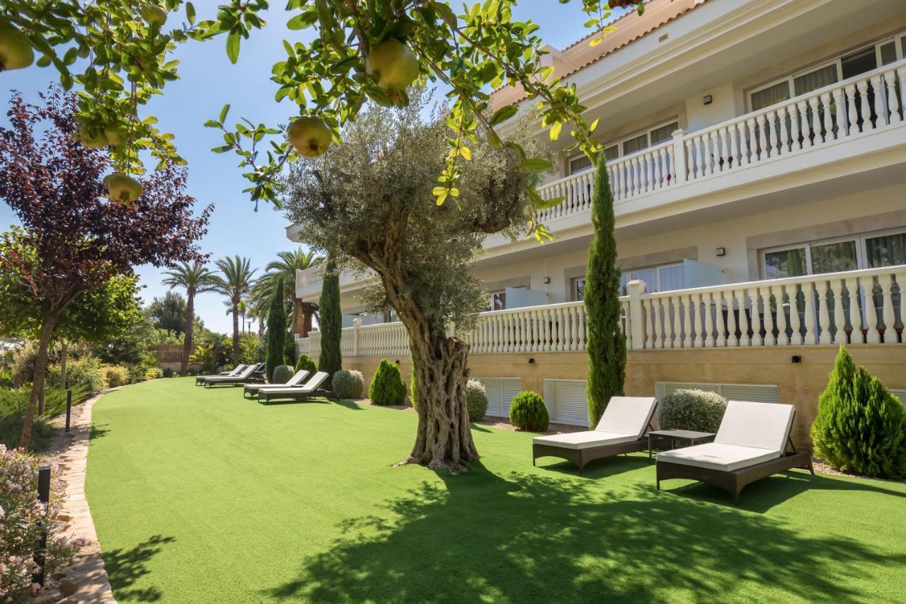 Barcelo La Nucia Hills Hotel Exterior foto Artificial grass at a hotel