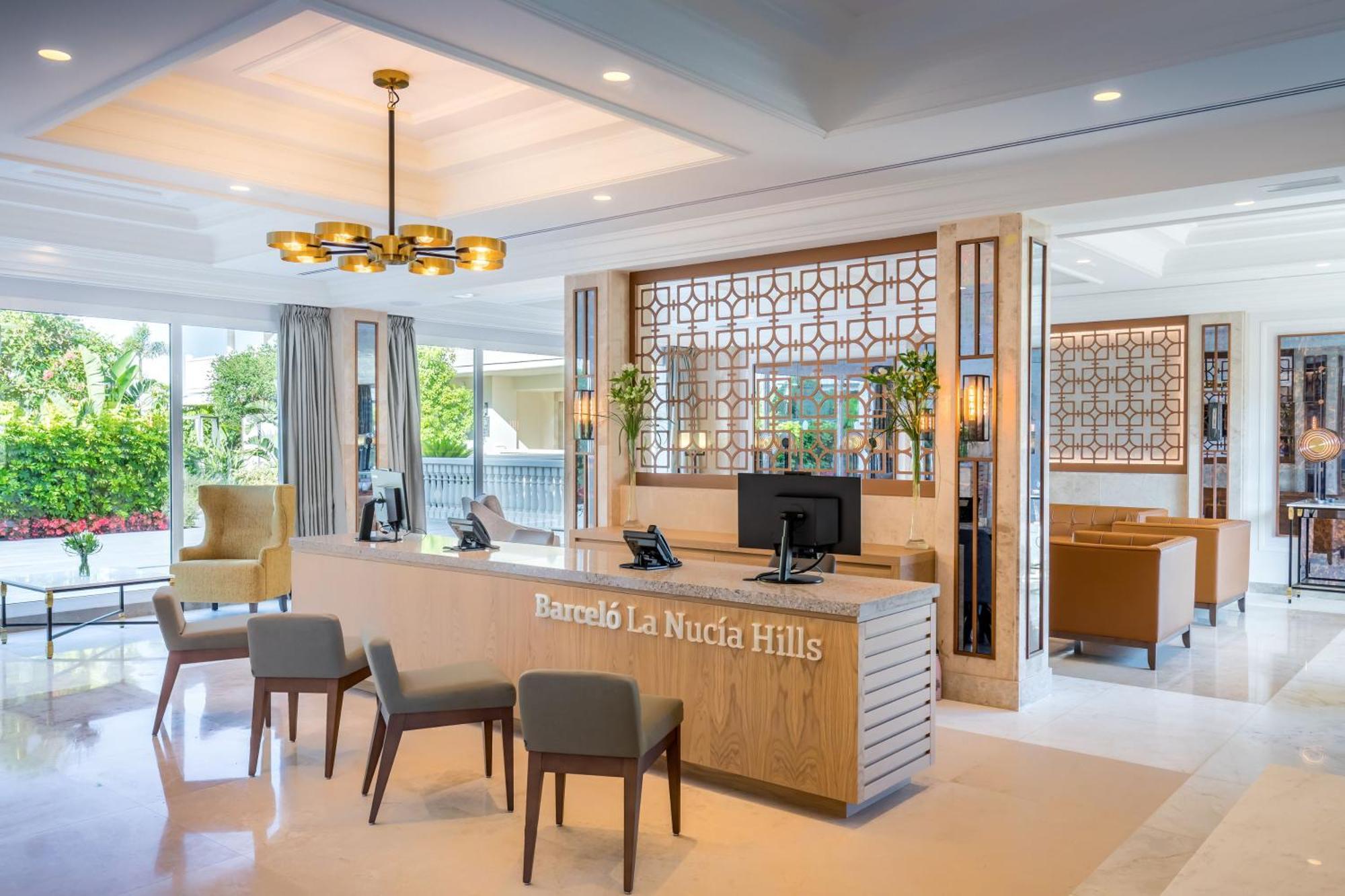Barcelo La Nucia Hills Hotel Exterior foto Concierge desk at the Mandarin Oriental, Dubai